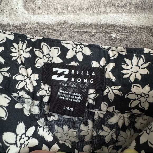 NWT Billabong flirty mood floral black white puff sleeve mini dress - Picture 7 of 16